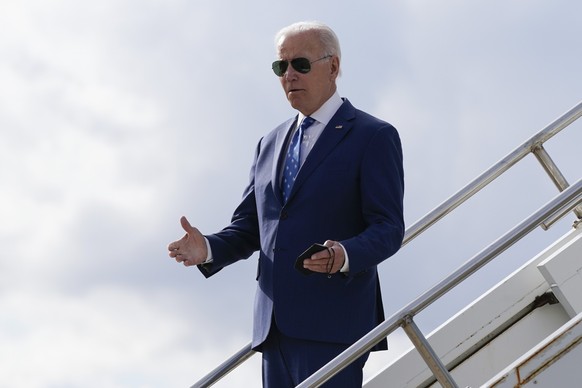 President Joe Biden steps off Air Force One at Cincinnati/Northern Kentucky International Airport in Hebron, Ky., Wednesday, Jan. 4, 2023. Biden is in Kentucky to promote his infrastructure agenda. (A ...