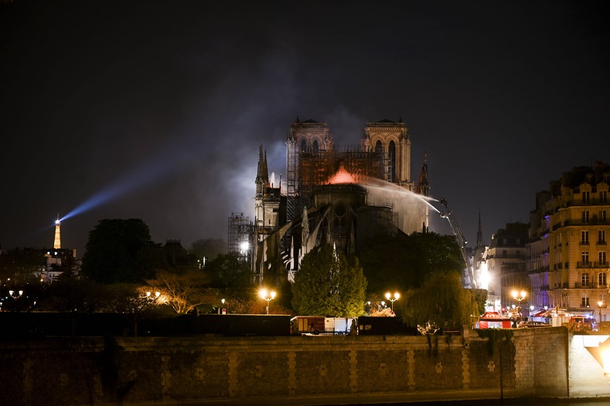incendie de la Cathedrale Notre Dame de Paris NEWS : Incendie de la Cathedrale Notre Dame de Paris - 15/04/2019 JBAutissier/Panoramic PUBLICATIONxNOTxINxFRAxITAxBEL
