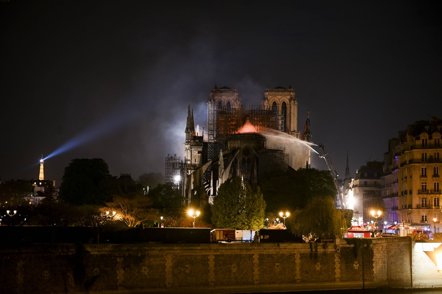 incendie de la Cathedrale Notre Dame de Paris NEWS : Incendie de la Cathedrale Notre Dame de Paris - 15/04/2019 JBAutissier/Panoramic PUBLICATIONxNOTxINxFRAxITAxBEL