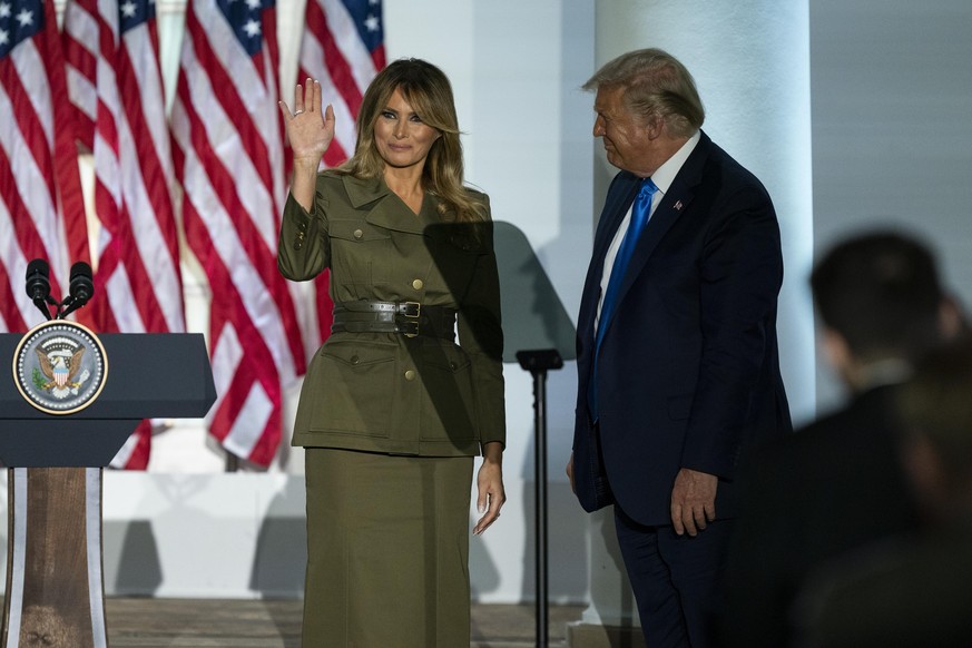 Die First Lady hielt im Rosengarten eine Rede. An ihrer Seite der US-Präsident und Ehemann Donald Trump.