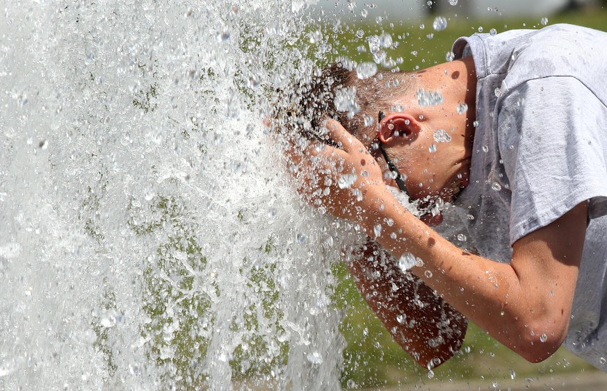 Wenn die Temperaturen über 30 Grad klettern, wird es vor allem in Großstädten heiß. Eine kleine Abkühlung zwischendurch kann da nicht schaden.
