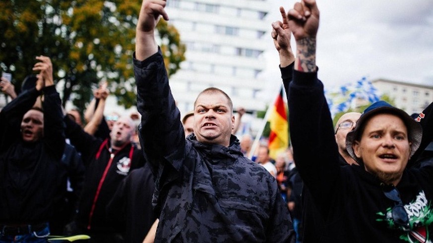 Rechte Demonstranten in Chemnitz: "Rechtsextremistische Strukturen sind heute für unsere Demokratie so gefährlich wie noch nie nach 1945", sagte Konstantin von Notz von den Grünen.