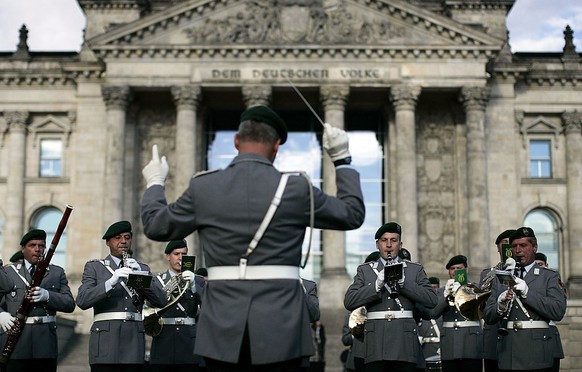 BERLIN - JULY 20: Military orchestra play prior 500 Recruits of the German armed forces, the Bundeswehr, attend their swearing-in ceremony in front of the Reichstag on July 20, 2008 in Berlin, Germany ...