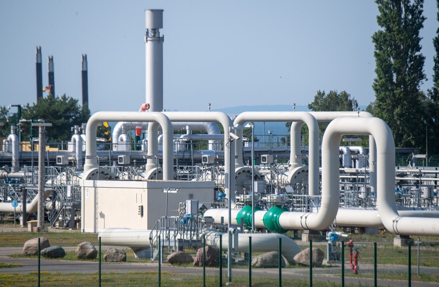 20.07.2022, Mecklenburg-Vorpommern, Lubmin: Rohrsysteme und Absperrvorrichtungen in der Gasempfangsstation der Ostseepipeline Nord Stream 1 und der �bernahmestation der Ferngasleitung OPAL (Ostsee-Pip ...