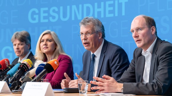 Mitte: Andreas Zapf, Präsident des bayerischen Landesamtes für Gesundheit und Lebensmittelsicherheit.