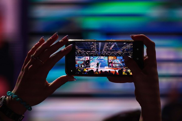 MOSCOW, RUSSIA - MAY 17, 2022: A spectator records a video during an address by journalist, TV and radio host Vladimir Solovyev at the New Horizons Educational Marathon held by the Znanie Knowledge so ...