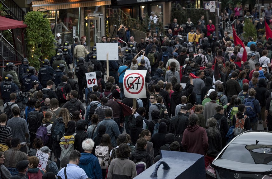 G7 protesters demonstrate ahead of the G7 Summit in Quebec City, Thursday, June 7, 2018. (Darren Calabrese/The Canadian Press via AP)