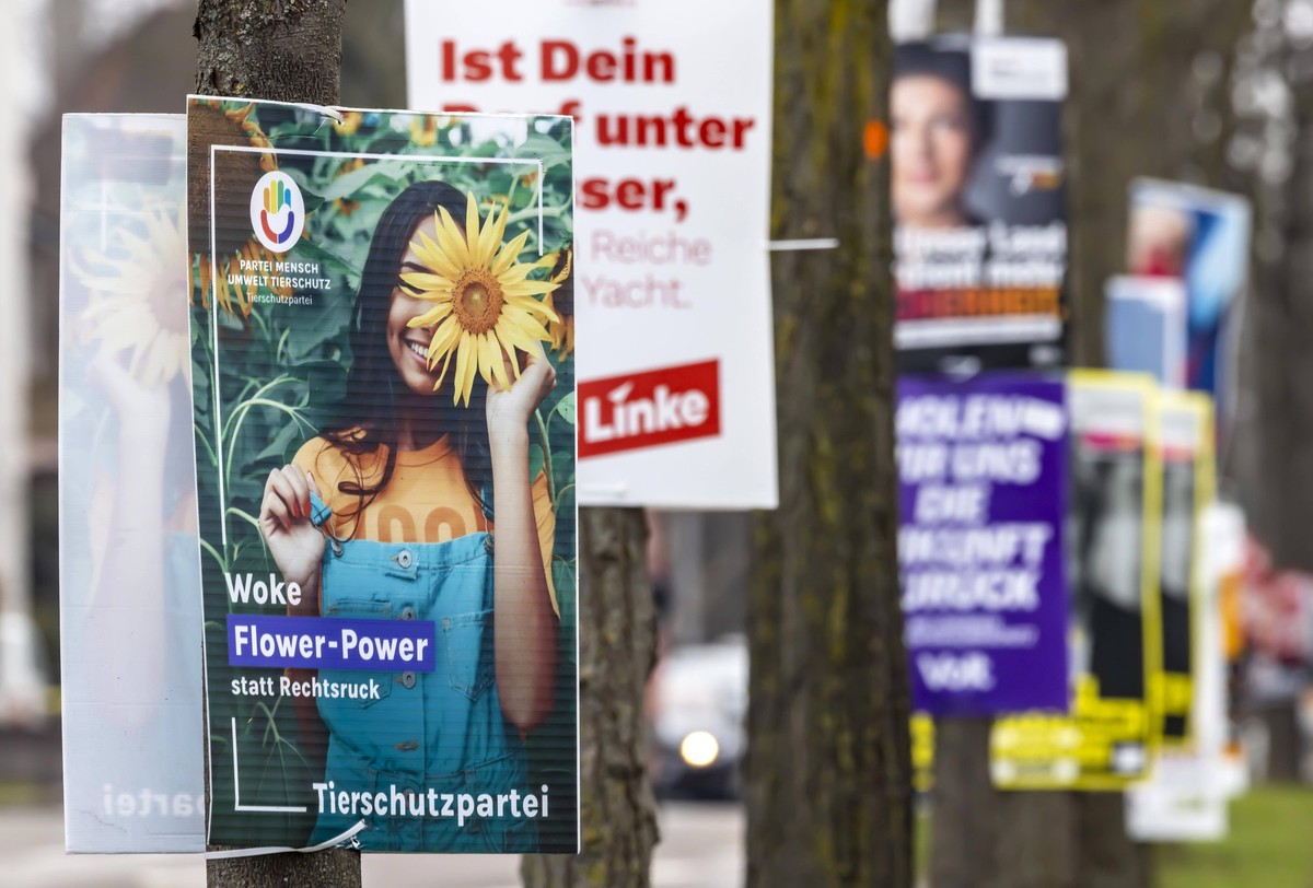 Wahlplakate zur Bundestagswahl 2025 in Heilbronn. BTW25. // 17.01.2025: Heilbronn, Baden-Württemberg, Deutschland, Europa *** Election posters for the Bundestag election 2025 in Heilbronn BTW25 17 01 ...