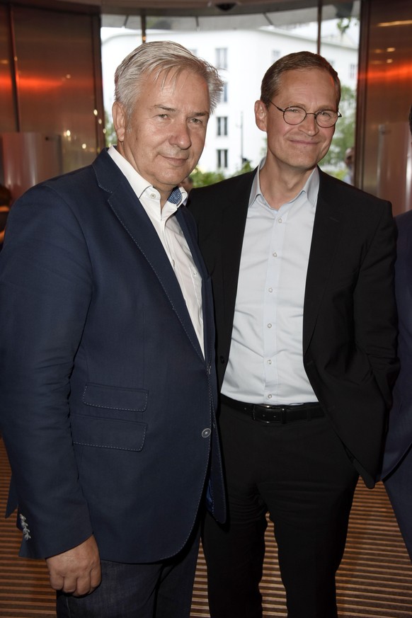 Alte Freunde: Der ehemalige Regierende Bürgermeister von Berlin, Klaus Wowereit (l.) und der aktuelle, Michael Müller (Archivbild).