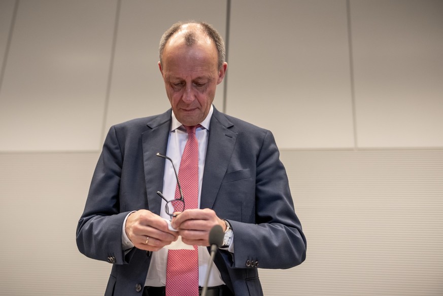 31.01.2025, Berlin: Friedrich Merz, CDU Bundesvorsitzender und CDU/CSU Fraktionsvorsitzender im Bundestag, kommt zur Fraktionssitzung der CDU/CSU vor der Abstimmung über den Unions-Gesetzentwurf zum & ...