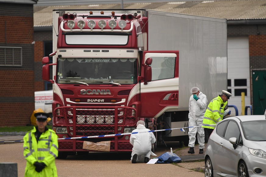 In diesem Lastwagen wurden die 39 Leichen entdeckt. 