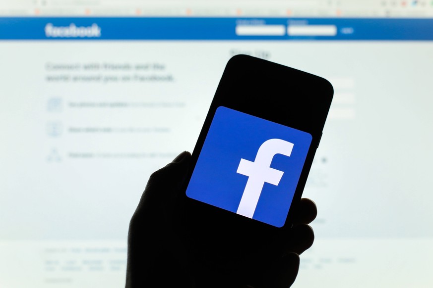 Auf Facebook streuen Anbieter gezielt Falschmeldungen, um die vermeintliche Relevanz ihrer Produkte zu unterstreichen.