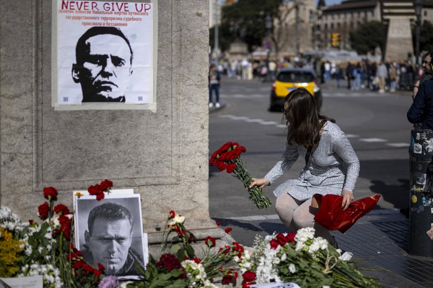 Vigil For Alexei Navalny - Barcelona A memorial improvised by Russian citizens for the death of Alexei Navalni, on La Rambla, on February 18, 2024, in Barcelona, Catalonia, Spain. Photo by Lorena Sopê ...