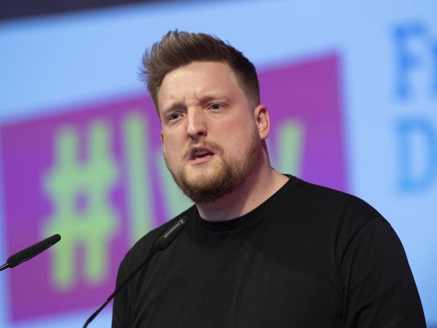 Jens TEUTRINE, Vorsitzender der Jungen Liberalen, bei seiner Rede, Landeswahlversammlung zur Bundestagswahl 2021 der FDPNRW, FDP im Kongress Dortmund, Dortmunder Westfalenhalle, am 21.02.2021. *** Jen ...