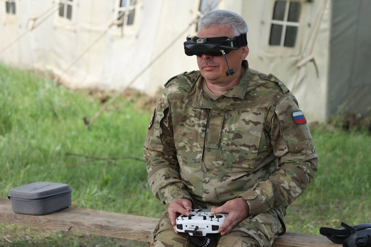 Russia Territorial Defence Training 8933921 28.05.2025 An instructor operates an FPV drone during combat training for serviceman held by the Bars-Belgorod territorial defence units, amid Russia s mili ...