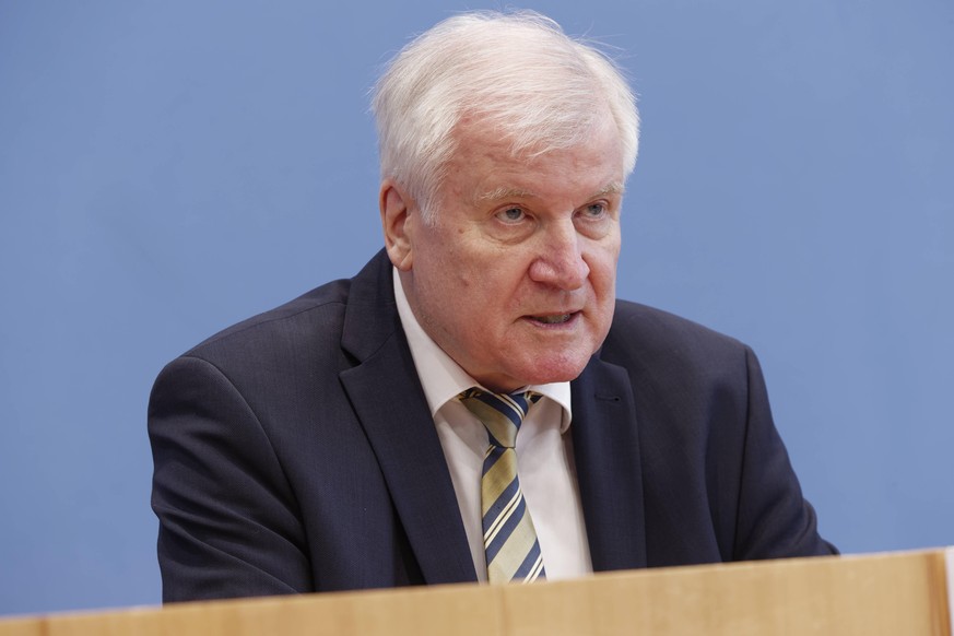 BSI-Lagebericht 2021 vorgestellt 2021-10-21, Deutschland, Berlin - Bundespressekonferenz: Horst Seehofer CSU, Bundesminister des Inneren, f