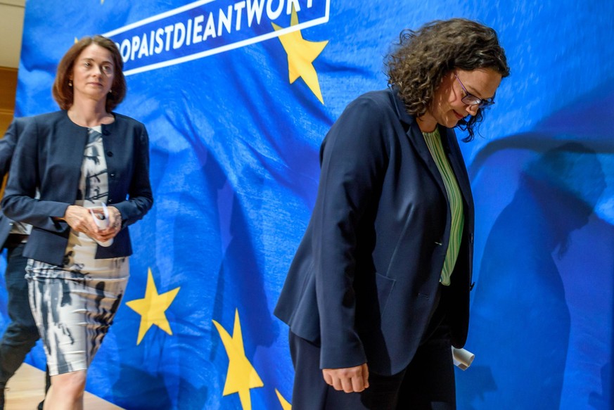 EU-Spitzenkandidatin Katarina Barley und Parteivorsitzende Andrea Nahles (SPD) bei der Presskonferenz nach Europawahl 2019 im Berliner Willy-Brandt-Haus snapshot-photography/F.Boillot *** EU top candi ...