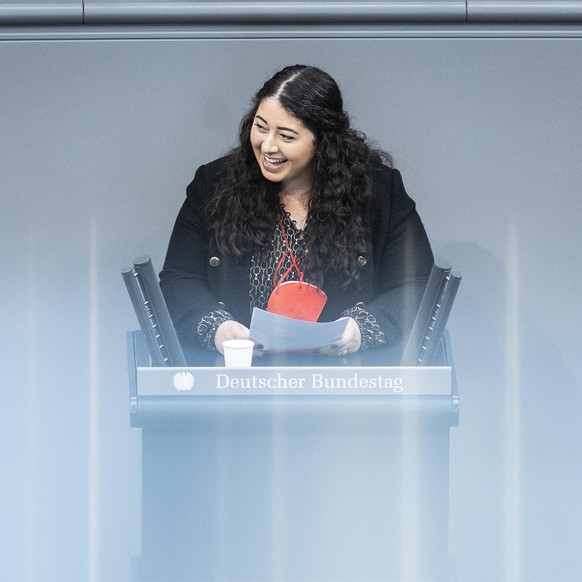 Sanae Abdi, Mitglied des Deutschen Bundestages (SPD), aufgenommen im Rahmen einer Sitzung des Deutschen Bundestages in Berlin, 16.12.2021. Copyright: Florian Gaertner/photothek.de