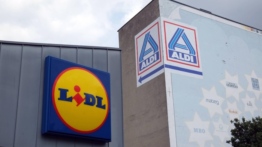 Lidl Aldi Wirtschaft / Handel / Einzelhandel / Supernmarkt / Lidl / Aldi / Schilder / Logo / Architektur / Fassade / / 18.06.2015 /