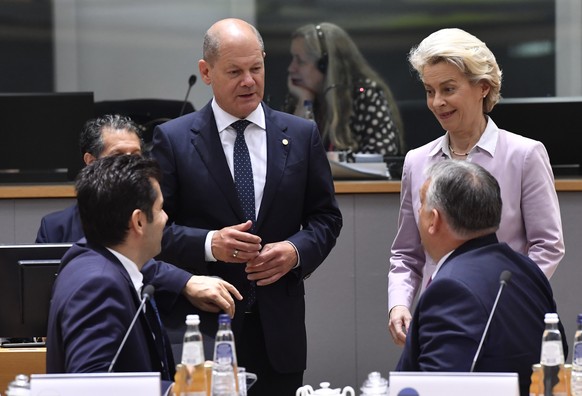 Kanzler Scholz und EU-Kommissionpräsidentin Ursula von der Leyen.