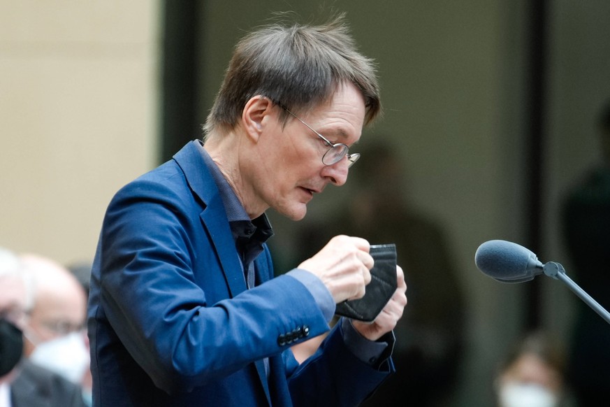 1024. Bundesratssitzung Aktuell, 16.09.2022, Berlin, Bundesgesundheitsminister Karl Lauterbach SPD im Portrait bei seiner Rede im Plenum bei der 1024.Sitzung im Bundesrat in Berlin Berlin Berlin Deuts ...