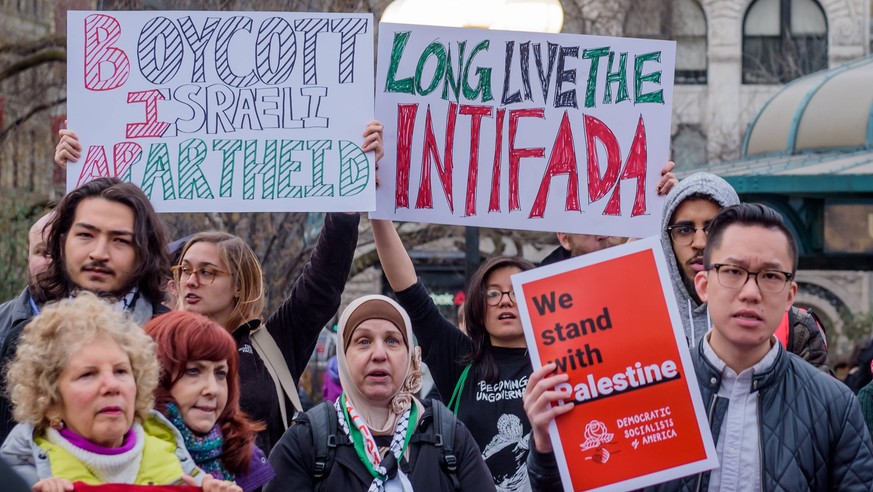 NYC: Great March of Return solidarity rally Hundreds of New Yorkers gathered in Union Square on April 6, 2018; to show solidarity with the tens of thousands of Palestinians in the besieged Gaza Strip  ...
