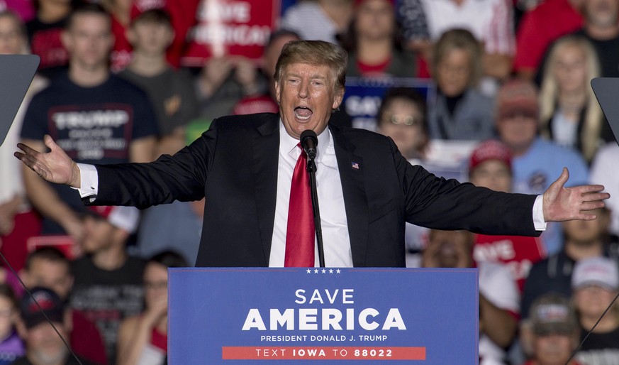 October 09, 2021 - Des Moines, Iowa, USA - DONALD TRUMP holds a Save America Rally at the Iowa State Fairgrounds.(Credit Image: Â© Brian Cahn/ZUMA Press Wire