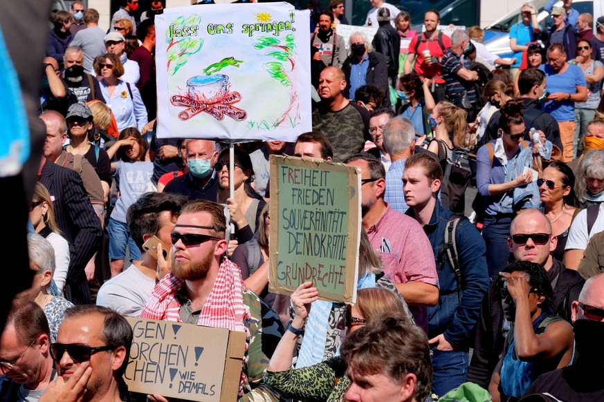 16.05.2020, Frankfurt, DEU Demonstration in der Frankfurter Innenstadt von Widerstand 2020 , eine Gruppierung die Verschw