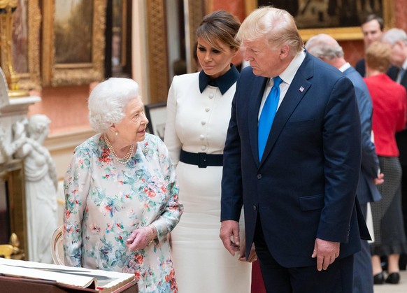 US-Präsident Donald Trump mit Ehefrau Melania und der Queen im Buckingham Palast.