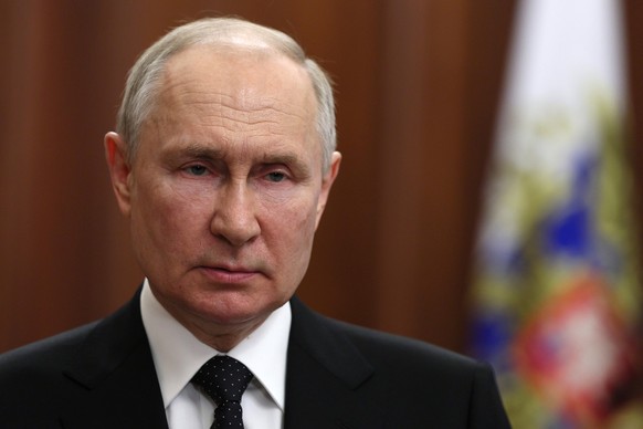 ARCHIV - 24.06.2023, Russland, Moskau: Dieses von der staatlichen russischen Nachrichtenagentur Sputnik via AP veröffentlichte Foto zeigt Wladimir Putin, Präsident von Russland, während einer Ansprach ...