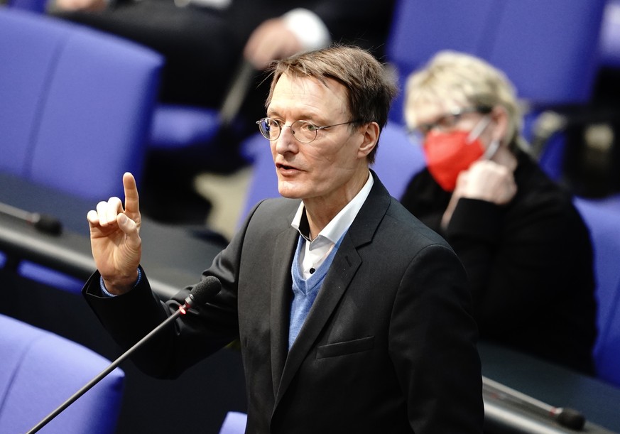 16.04.2021, Berlin: Gesundheitsexperte Karl Lauterbach (SPD) spricht bei der Sitzung des Bundestags. Thema ist die erste Lesung zur