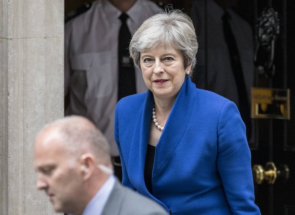 September 11, 2018 - London, London, UK - London, UK. Prime Minister Theresa May leaves 10 Downing Street. London UK PUBLICATIONxINxGERxSUIxAUTxONLY - ZUMAl94_ 20180911_zaf_l94_010 Copyright: xRobxPin ...