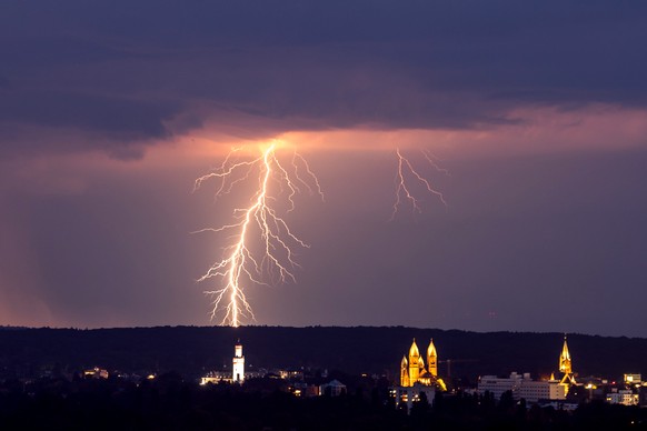 Auch hinter der Stadt Homburg kam es in der Nacht zu Montag zu kräftigen Blitzeinschlägen.&nbsp;