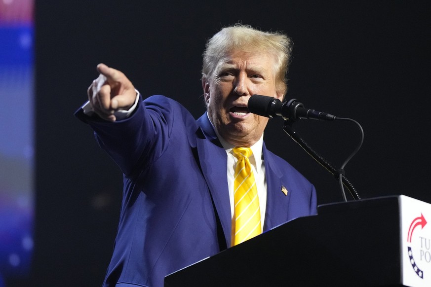 06.06.2024, USA, Phoenix: Der republikanische Präsidentschaftsbewerber und ehemalige US-Präsident Donald Trump spricht bei einer Wahlkampfveranstaltung in Phoenix. Foto: Rick Scuteri/AP/dpa +++ dpa-Bi ...