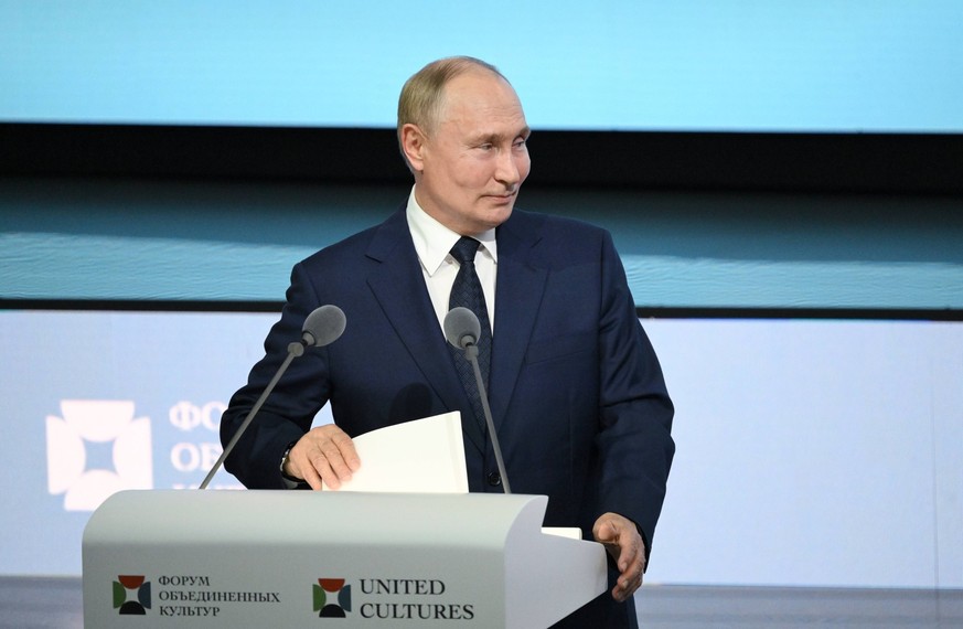 Russia Putin North Western Federal District 8763354 12.09.2024 Russian President Vladimir Putin speaks during a plenary session of the 10th St. Petersburg International United Cultures Forum in St. Pe ...