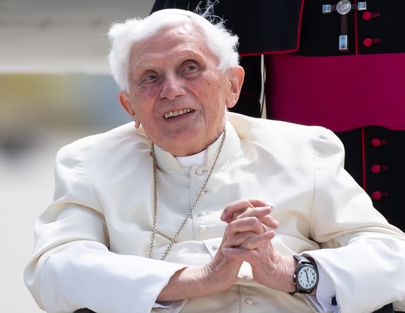 Sexueller Missbrauch in der Kirche ist immer noch ein Problem. Der emeritierte Papst Benedikt XVI. ist am 31.12.2022 im Alter von 95 Jahren im Vatikan gestorben. Ihm wird ebenfalls vorgeworfen, Missbr ...