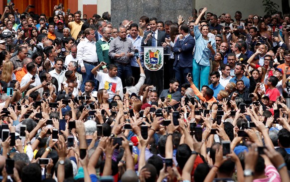 Venezuela&#039;s opposition leader Juan Guaido holds a news conference in Caracas, Venezuela, January 25, 2019. REUTERS/Carlos Garcia Rawlins