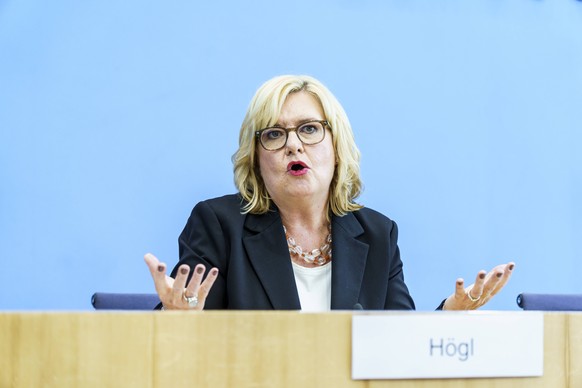 Die Wehrbeauftragte Eva Högl bei der Vorstellung des Berichts am Dienstag in der Bundespressekonferenz. 