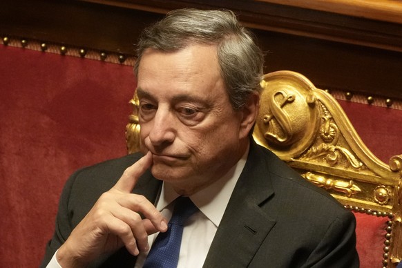 20.07.2022, Italien, Rom: Mario Draghi, Premierminister von Italien, nimmt an einer Debatte im Senat teil. Draghi steht unmittelbar vor dem Aus. Vor dem entscheidenden Vertrauensvotum am Mittwochabend ...