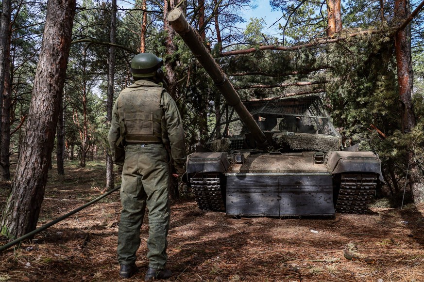 RUSSIA, KHERSON REGION - MAY 15, 2024: A serviceman of a T-90M Proryv tank crew of a guards air assault division s tank battalion is deployed in the zone of Russia s special military operation. Alexei ...