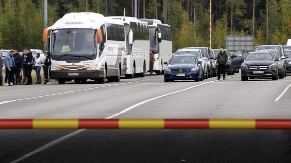People coming from Russia by cars and coaches wait in queues to cross the border at the Vaalimaa border check point in Virolahti, Finland, on September 25, 2022. According to the Border Guard as many  ...