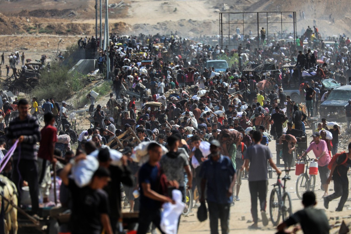 Displaced Palestinians receive food aid from a U.S.-backed foundation that pledged to distribute humanitarian assistance through a distribution point in the so-called Netzarim Corridor in central Gaza ...