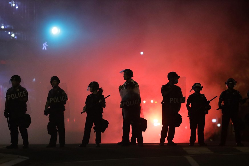 WASHINGTON, DC - MAY 31: Police hold a perimeter near the White House as demonstrators gather to protest the killing of George Floyd in the morning hours on May 31, 2020 in Washington, DC. Former Minn ...