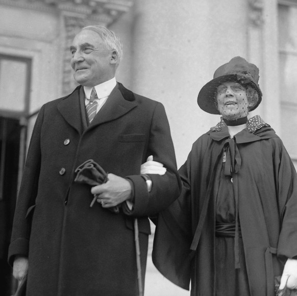 President Warren Harding and First Lady Florence Kling Harding. March 5, 1923. Her black neckband was adopted by fashionable young women and called a flossie cling , a double-entendre: the neckbands w ...