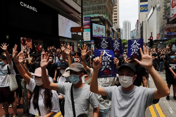 Anti-government protesters march again Beijing&#039;s plans to impose national security legislation in Hong Kong, China May 24, 2020. REUTERS/Tyrone Siu TPX IMAGES OF THE DAY