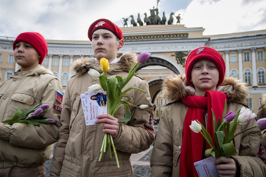 March 8, 2024, St. Petersburg, St. Petersburg, Russia: Children of the Youth Army with tulip flowers on Palace Square before congratulating citizens on International Women s Day on March 8 in St. Pete ...