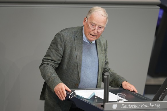 Alexander Gauland, Fraktionsvorsitzender der AfD spricht nach der Regierungserklärung von Bundeskanzlerin Merkel (CDU) bei der Sondersitzung des Bundestags zur Lage in Afghanistan. Weitere Themen der  ...