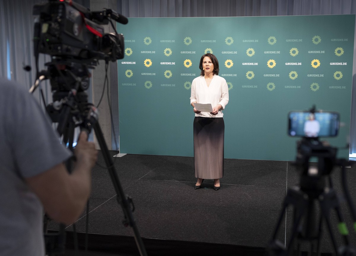 Pressestatement von Annalena Baerbock, Bundesvorsitzende von BUENDNIS 90/DIE GRUENEN, nach Bekanntgabe der ersten Prognosen zu den Landtagswahlen in Sachsen-Anhalt. Berlin 06.06.2021 Berlin Deutschlan ...