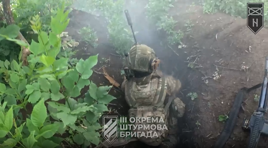 Screenshot Video ukrainische Dritte Angriffsbrigade beim Angriff russischer Stellungen.