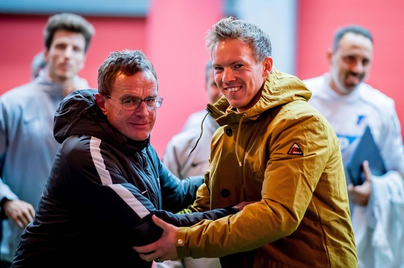 Leipzigs Trainer / Sportdirektor Ralf Rangnick mit Hoffenheims Coach Julian Nagelsmann. DFB Pokal, 2. Hauptrunde / RB Leipzig - TSG 1899 Hoffenheim 2:0. 31. Oktober 2018 / Leipzig Sachsen, Red Bull Ar ...